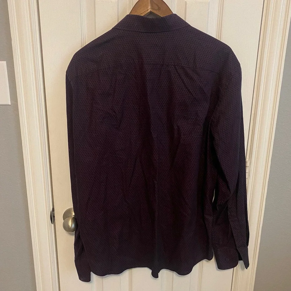 UNTUCKit Mens XL Long Sleeve Button Down Shirt Burgundy Geometric Triangle Print